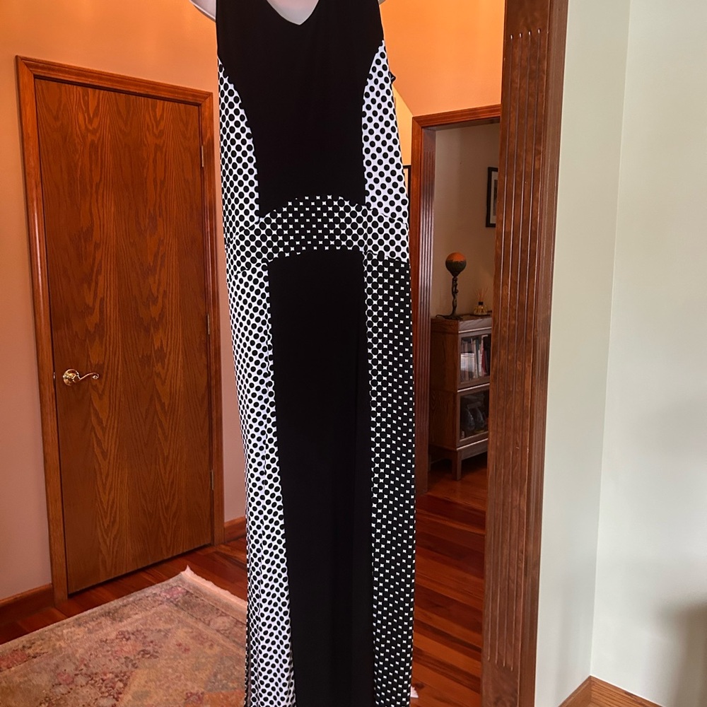 Chic Black and White Maxi Dress